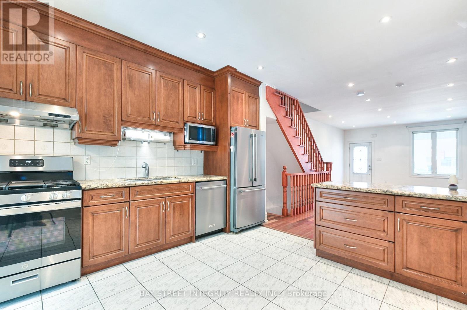 1282 Lansdowne Avenue, Toronto, Ontario  M6H 3Z8 - Photo 7 - W13182816