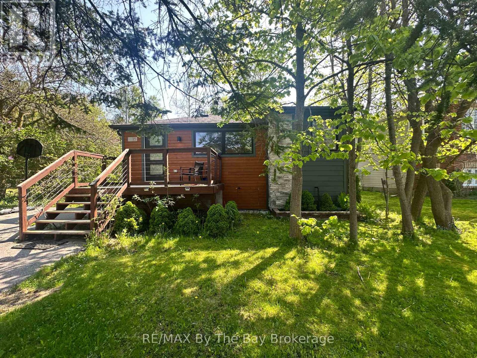 15 61st Street S, Wasaga Beach, Ontario  L9Z 1W1 - Photo 1 - S13013474