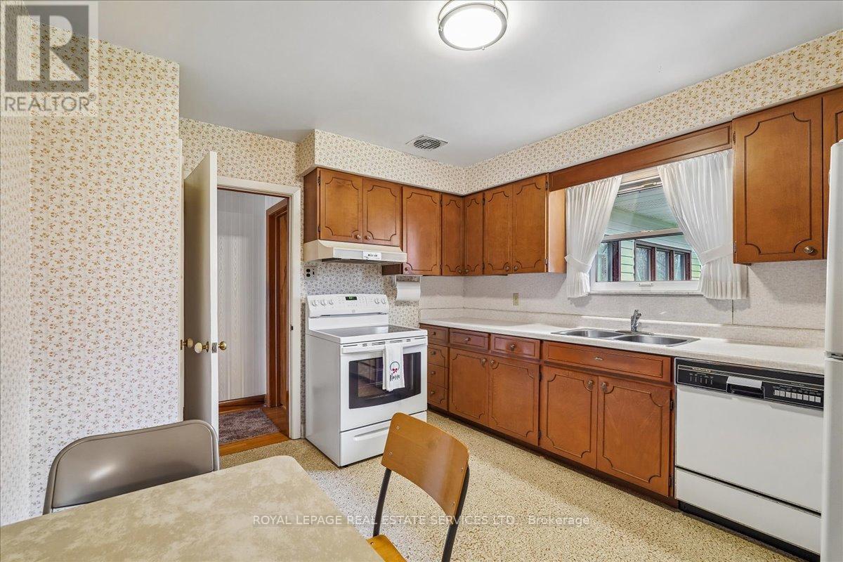 151 Wedgewood Drive, Oakville, Ontario  L6J 4R6 - Photo 13 - W13068900
