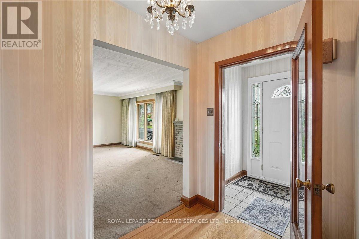 151 Wedgewood Drive, Oakville, Ontario  L6J 4R6 - Photo 8 - W13068900