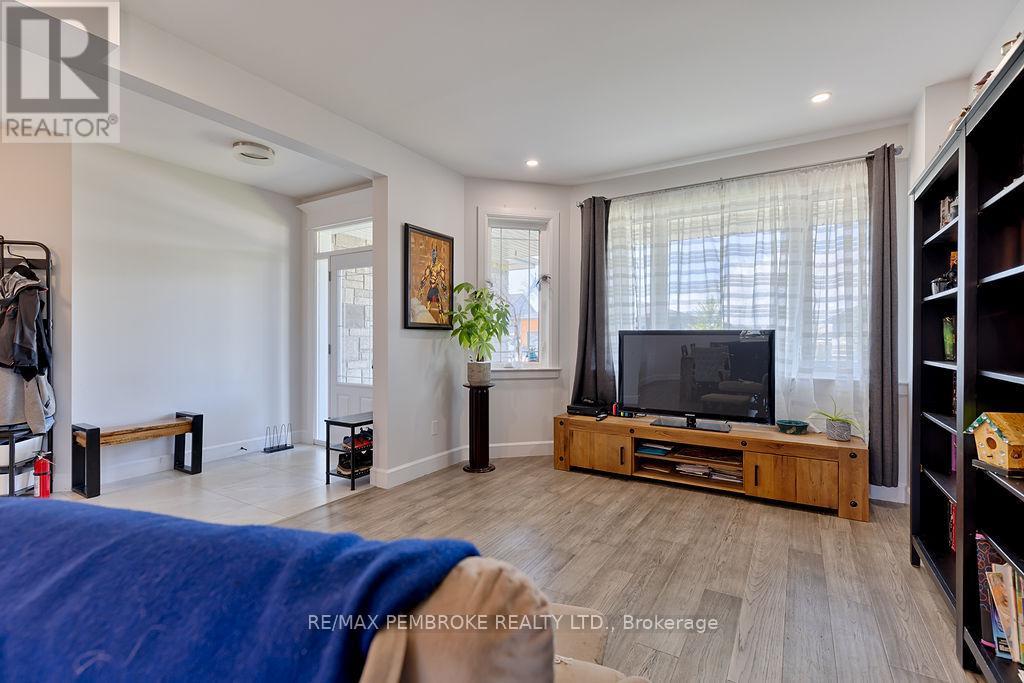 5 Drew Street, Petawawa, Ontario  K8H 0G7 - Photo 14 - X13183292