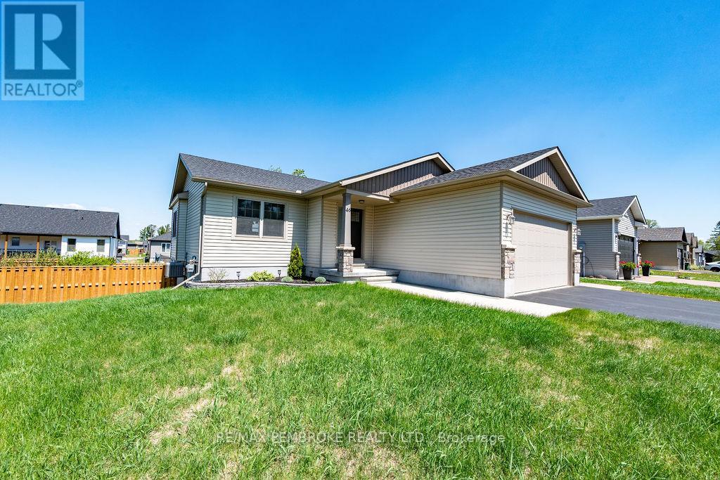 46 DUSTIN DRIVE, Petawawa, Ontario