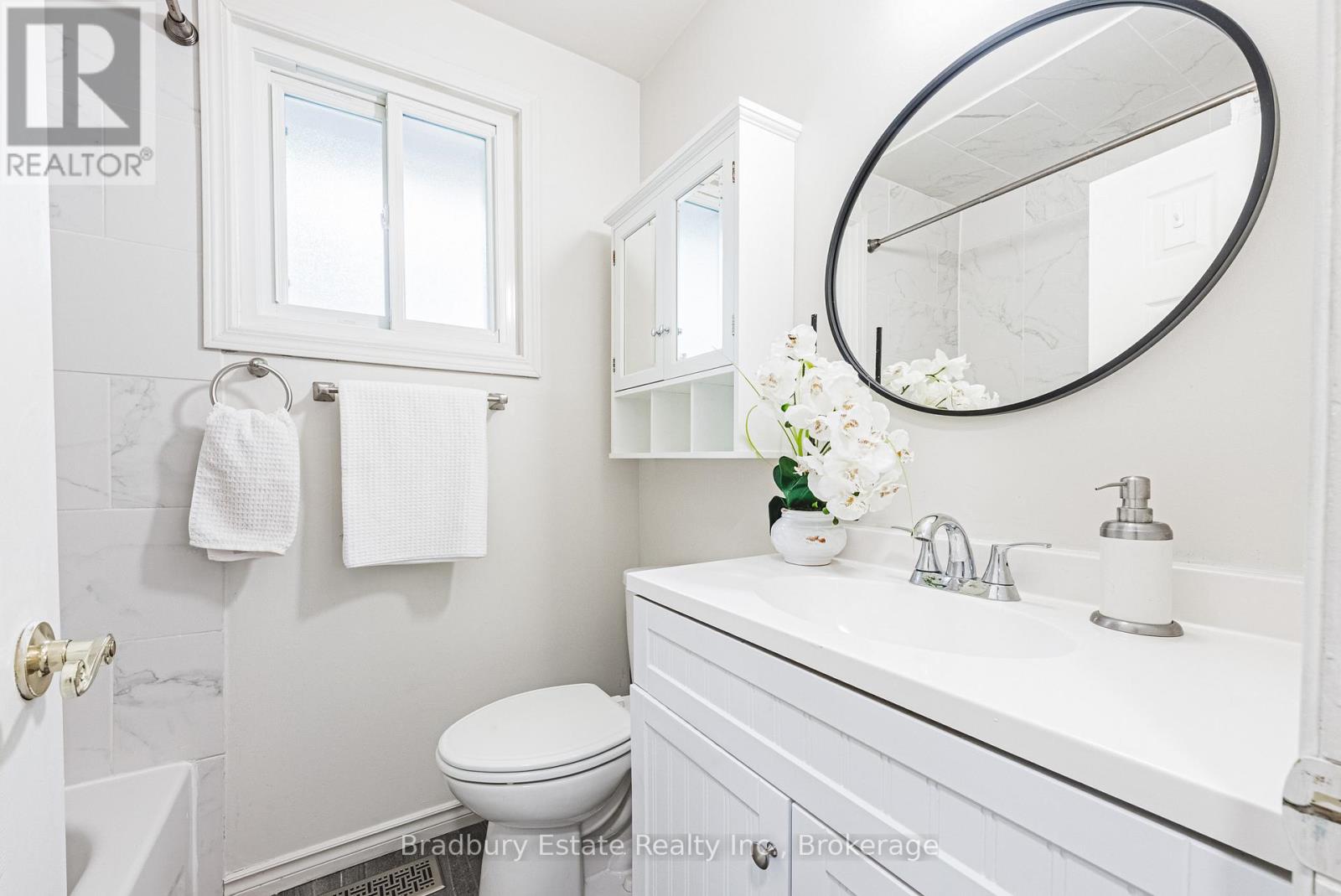 13 East 21st Street, Hamilton, Ontario  L8V 2T3 - Photo 11 - X13183146