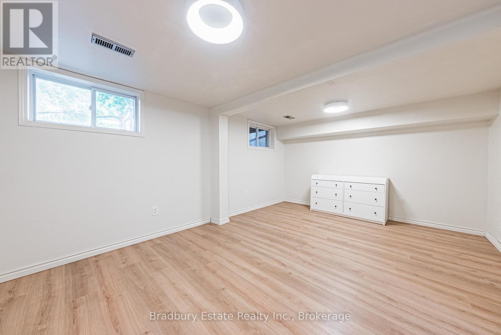 13 East 21st Street, Hamilton, Ontario  L8V 2T3 - Photo 20 - X13183146