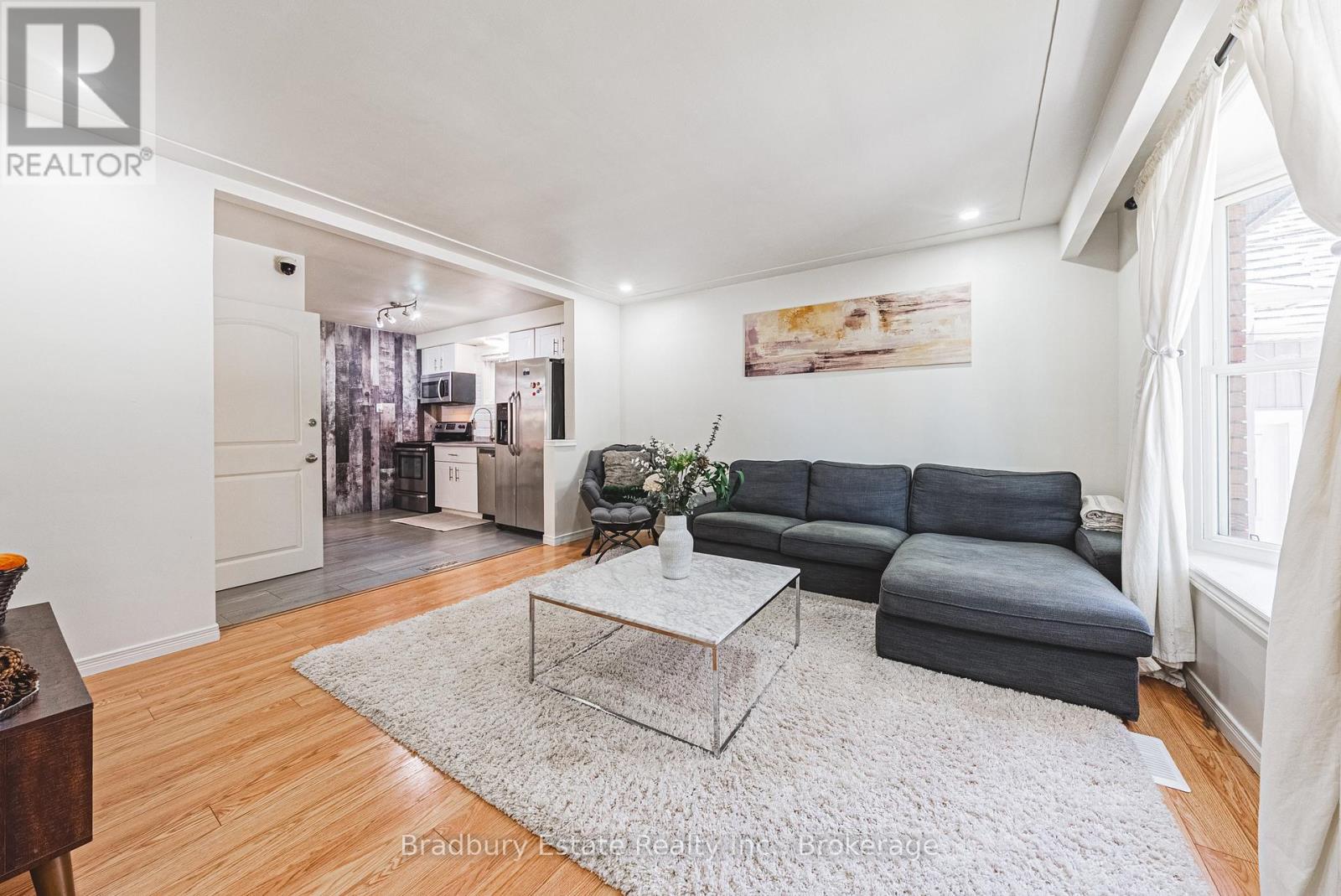 13 East 21st Street, Hamilton, Ontario  L8V 2T3 - Photo 3 - X13183146