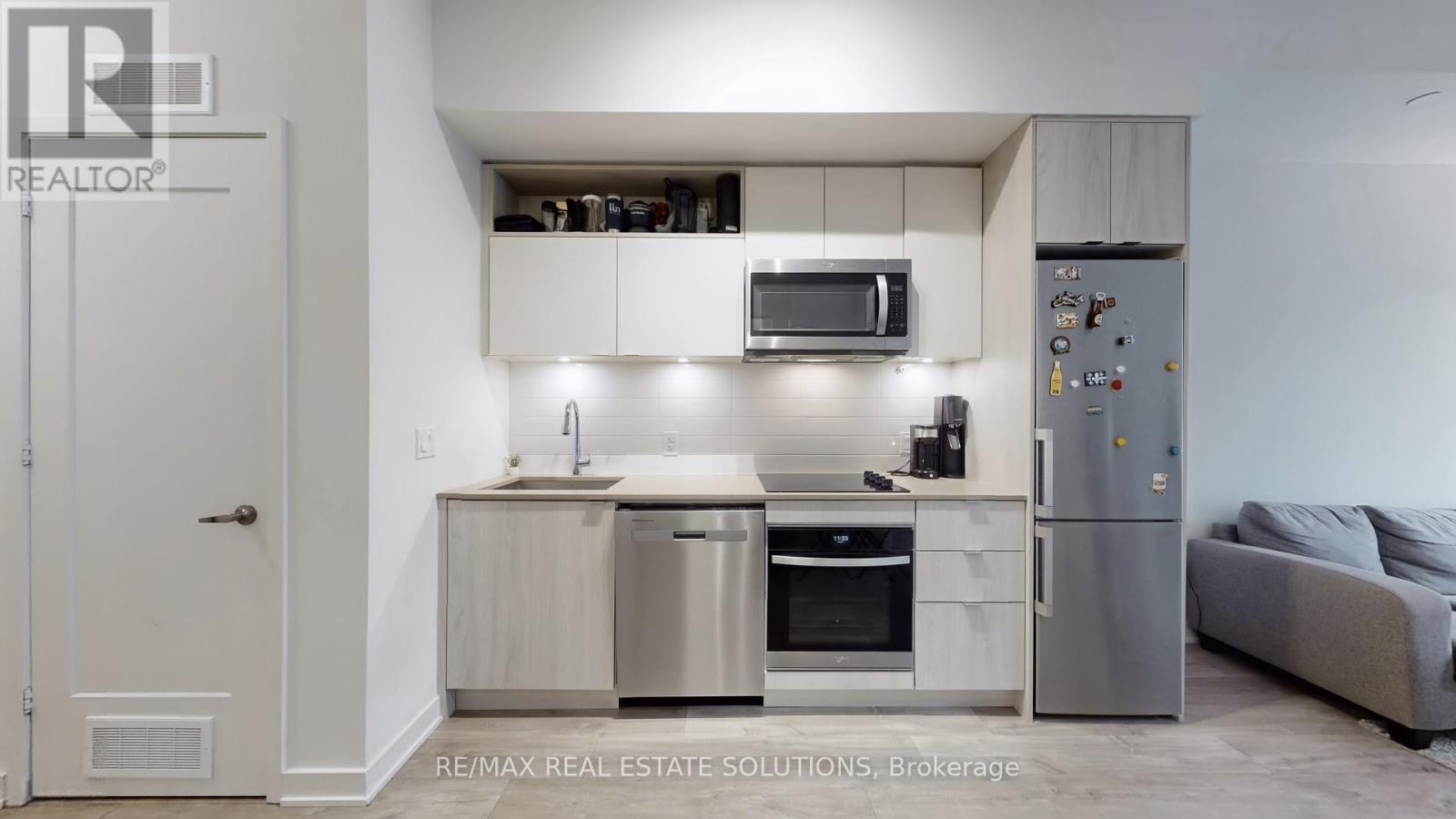 1740 - 135 Lower Sherbourne Street, Toronto, Ontario  M5A 1Y4 - Photo 3 - C12692052