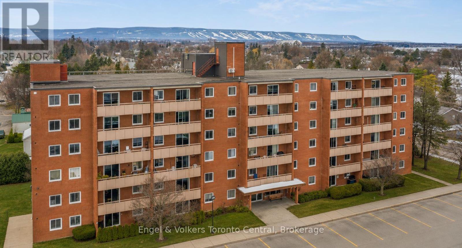 404 - 460 Ontario Street, Collingwood, Ontario  L9Y 4E5 - Photo 1 - S13183448