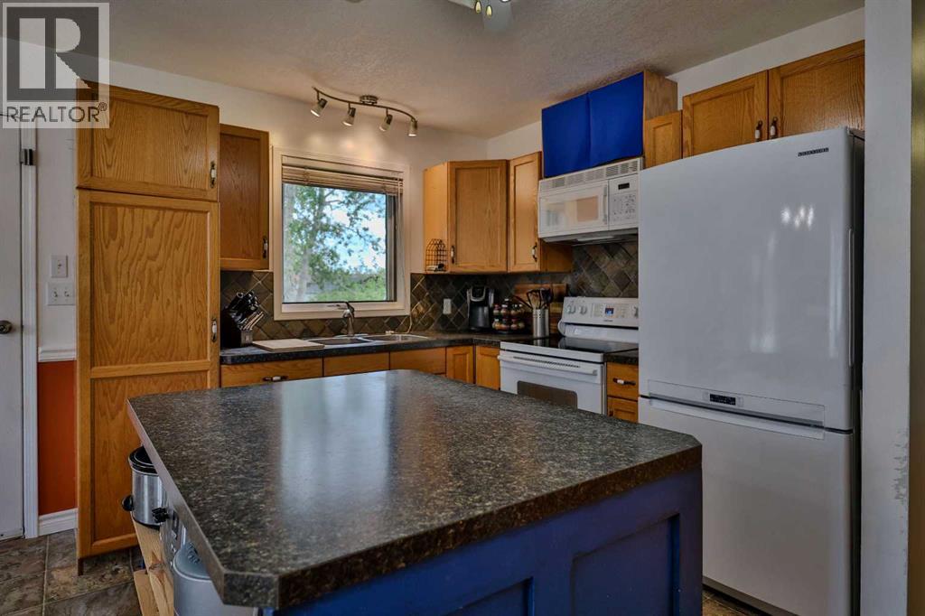 124 N 2 Street E, Magrath, Alberta  T0K 1J0 - Photo 6 - A2311008