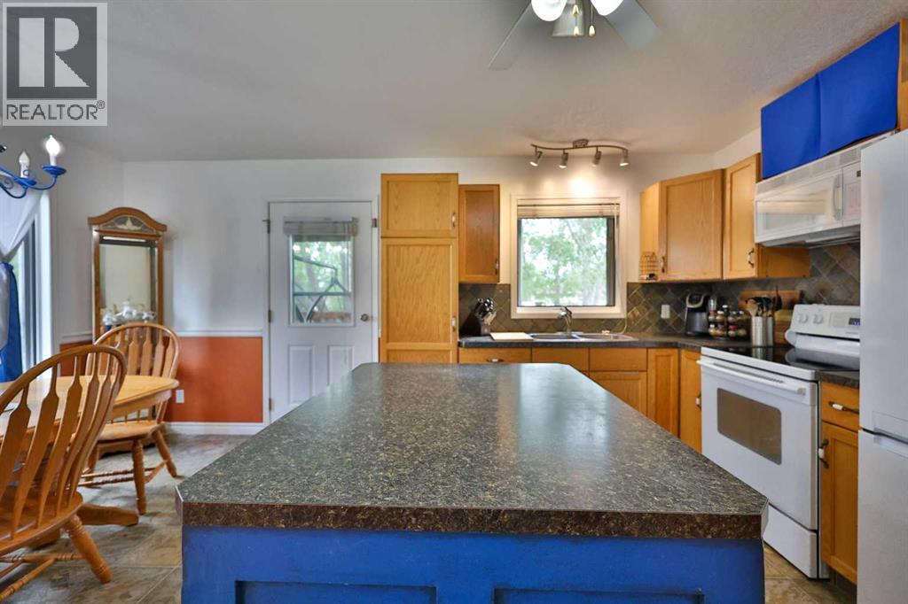 124 N 2 Street E, Magrath, Alberta  T0K 1J0 - Photo 4 - A2311008