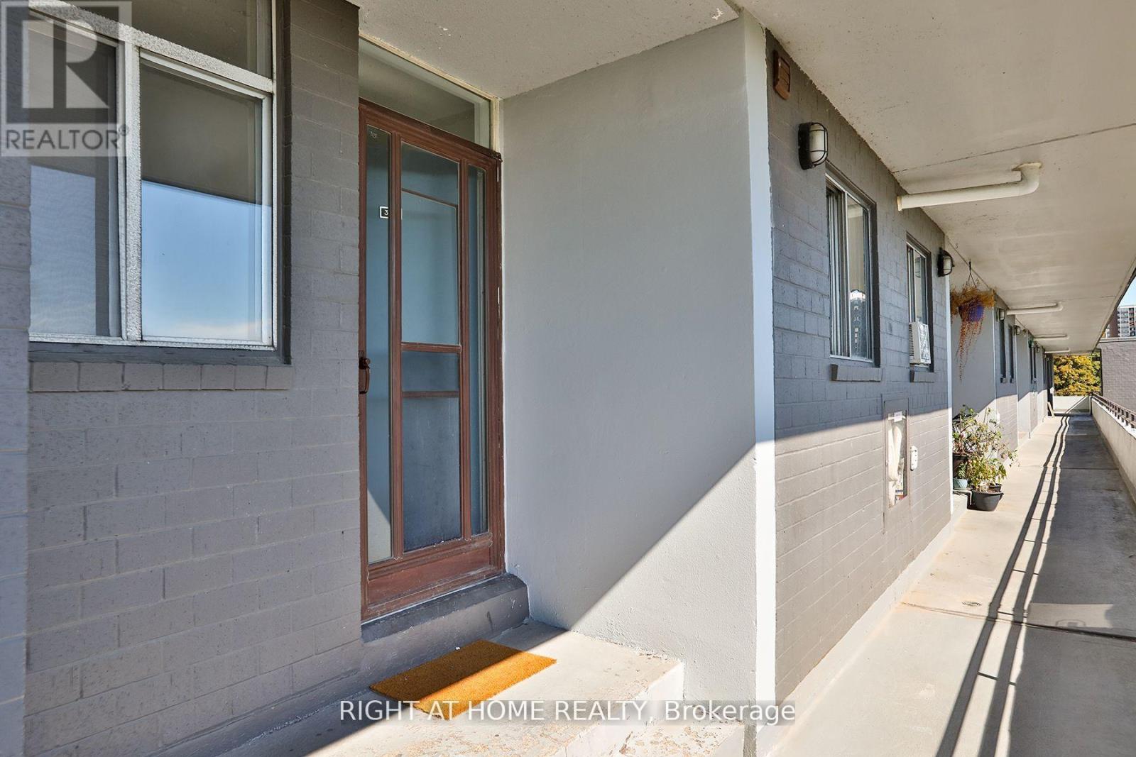 302 - 35 Sunny Glenway, Toronto, Ontario  M3C 2Z5 - Photo 2 - C13183042