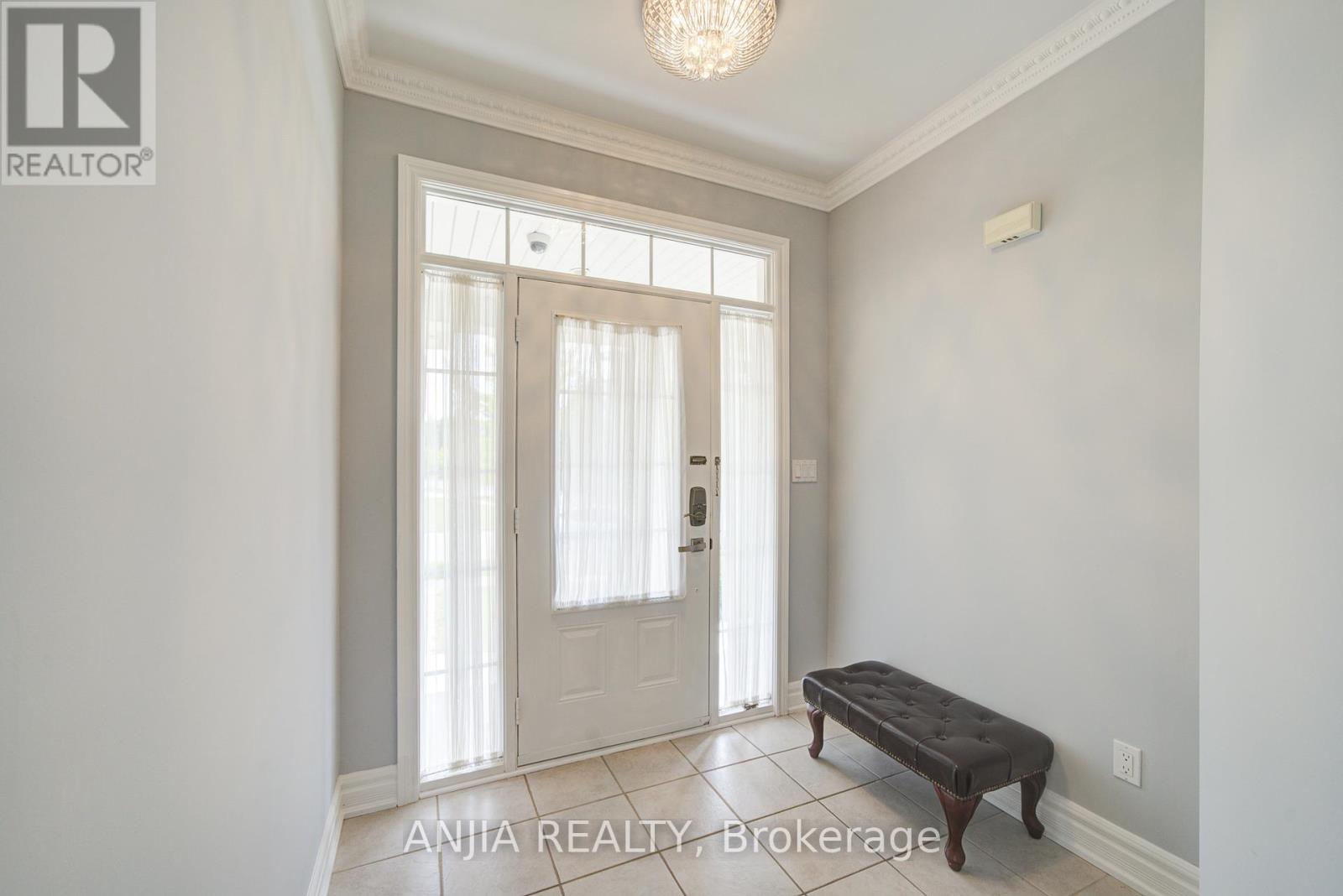 10 Thistledown Crescent, Whitby, Ontario  L1R 3P2 - Photo 3 - E13183036