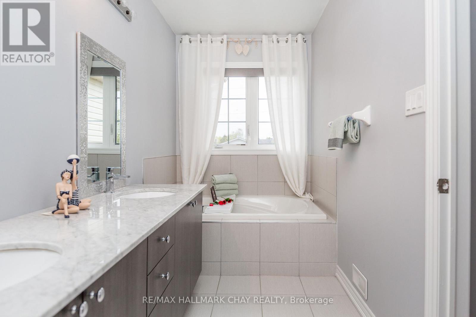 4 Greenwood Drive, Essa, Ontario  L3W 0N5 - Photo 33 - N13183110