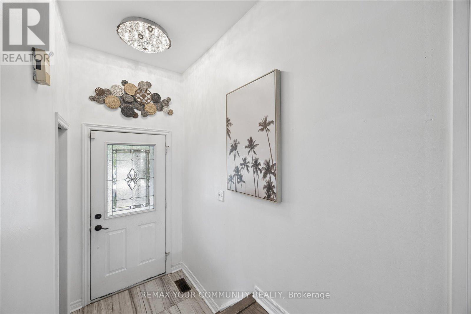 23 Breeze Drive, Bradford West Gwillimbury, Ontario  L3Z 3A6 - Photo 3 - N13183200