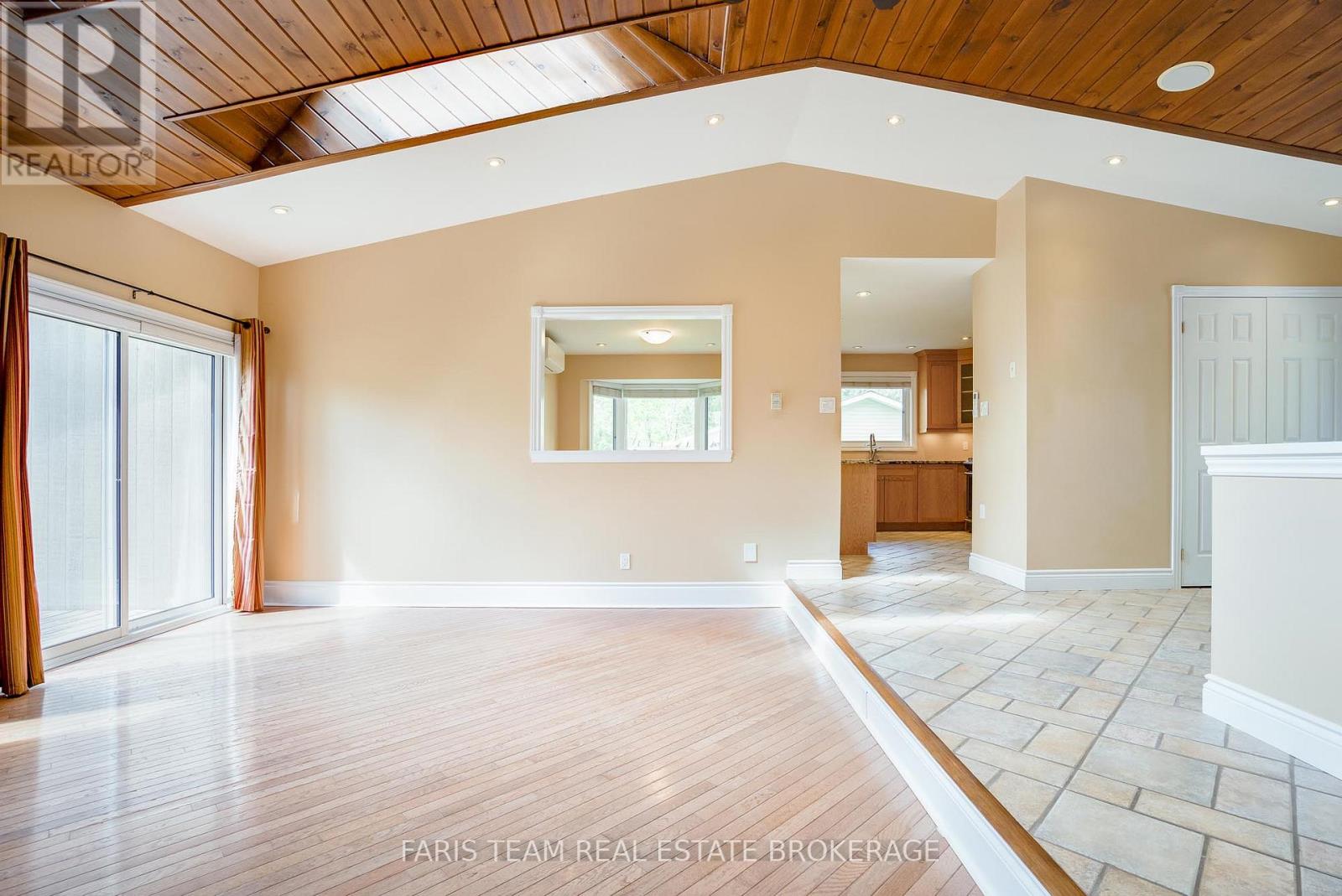21 Poplar Crescent, Oro-Medonte, Ontario  L0L 1T0 - Photo 15 - S13183152