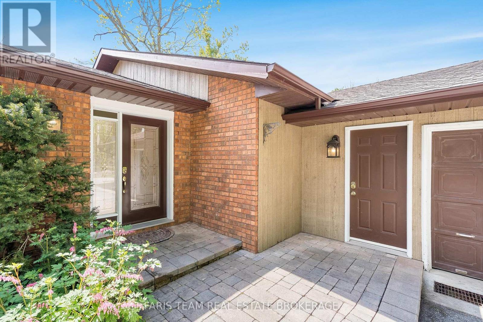 21 Poplar Crescent, Oro-Medonte, Ontario  L0L 1T0 - Photo 3 - S13183152