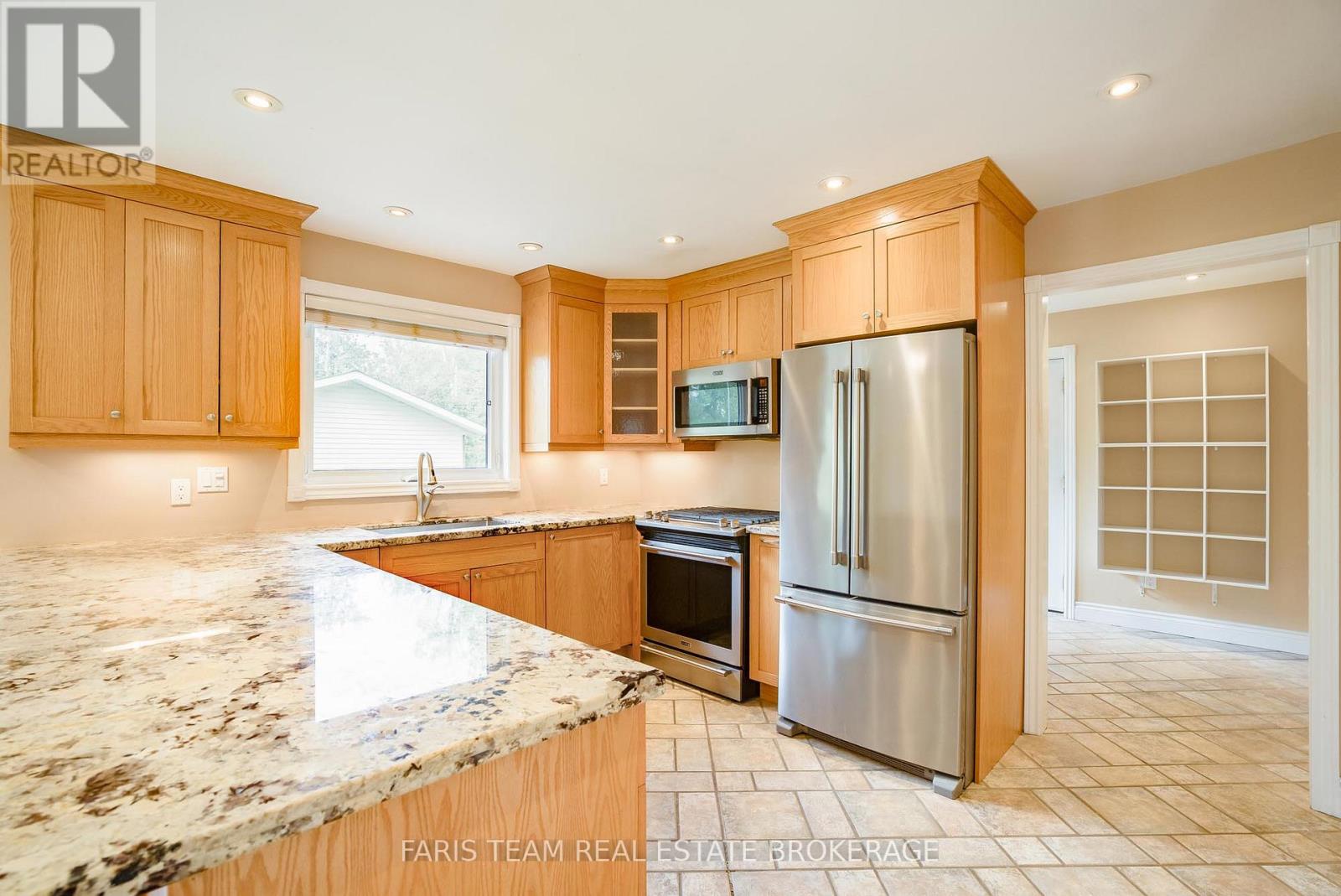 21 Poplar Crescent, Oro-Medonte, Ontario  L0L 1T0 - Photo 4 - S13183152