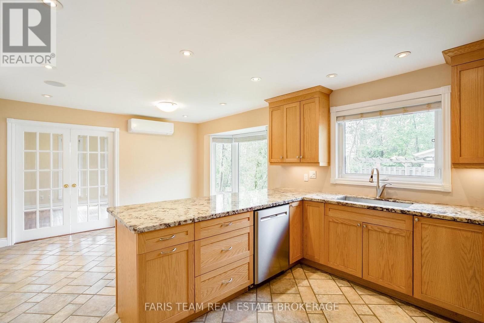 21 Poplar Crescent, Oro-Medonte, Ontario  L0L 1T0 - Photo 6 - S13183152