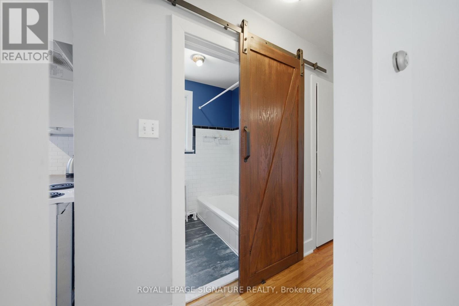 20 Aldgate Avenue, Toronto, Ontario  M8Y 3L6 - Photo 31 - W13182986