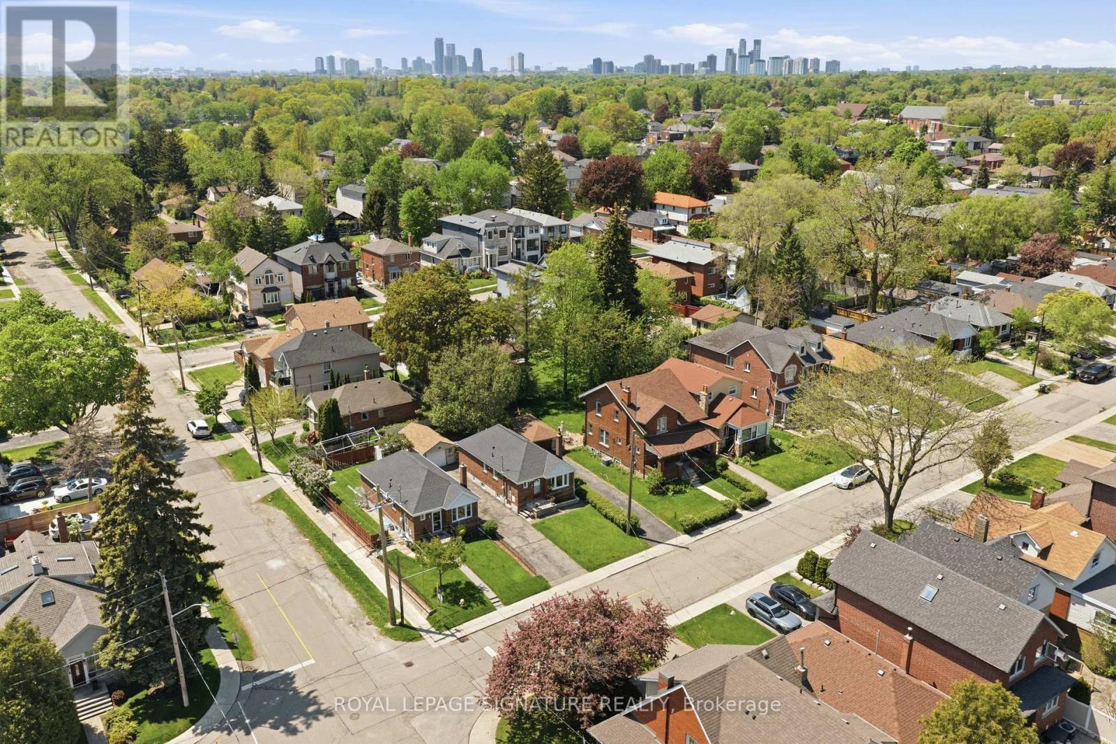 20 Aldgate Avenue, Toronto, Ontario  M8Y 3L6 - Photo 49 - W13182986