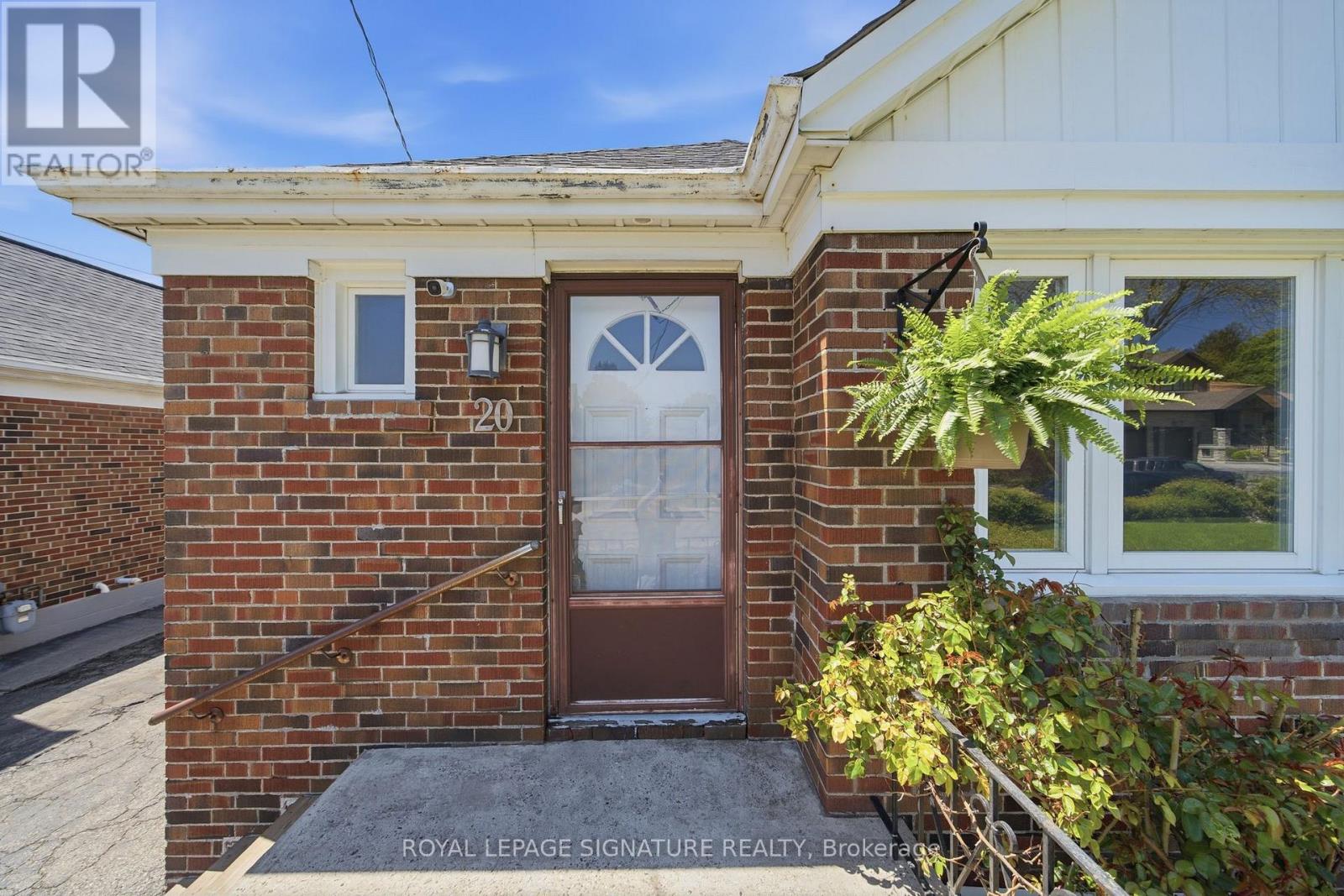 20 Aldgate Avenue, Toronto, Ontario  M8Y 3L6 - Photo 6 - W13182986