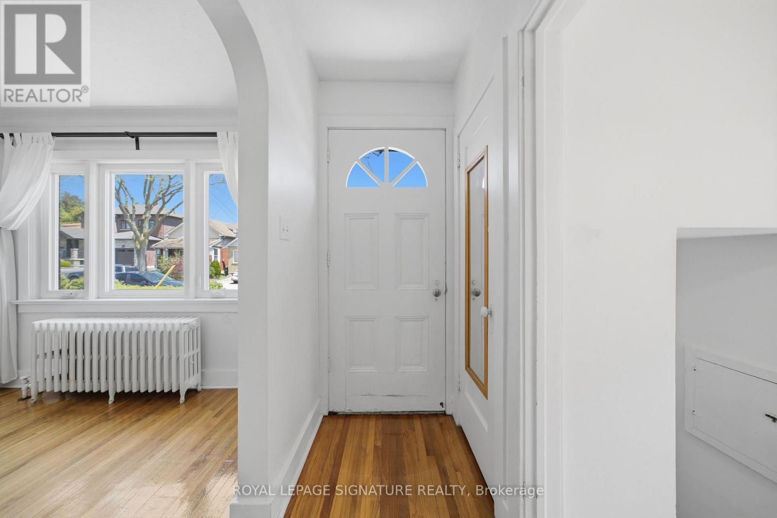 20 Aldgate Avenue, Toronto, Ontario  M8Y 3L6 - Photo 7 - W13182986
