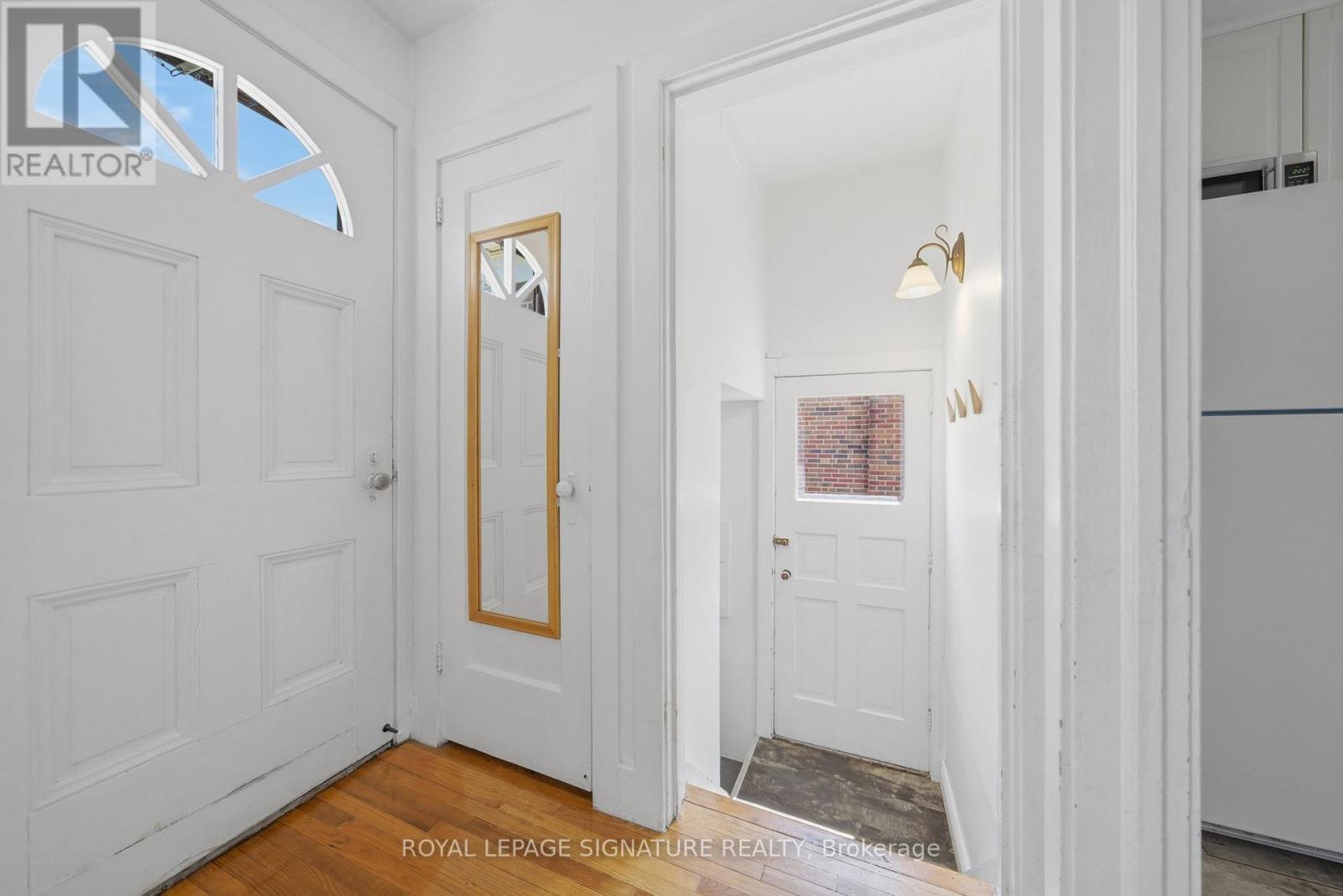 20 Aldgate Avenue, Toronto, Ontario  M8Y 3L6 - Photo 8 - W13182986