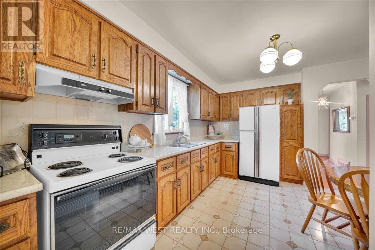 1135 Islington Avenue, Toronto, Ontario  M8Z 4S3 - Photo 11 - W13183088
