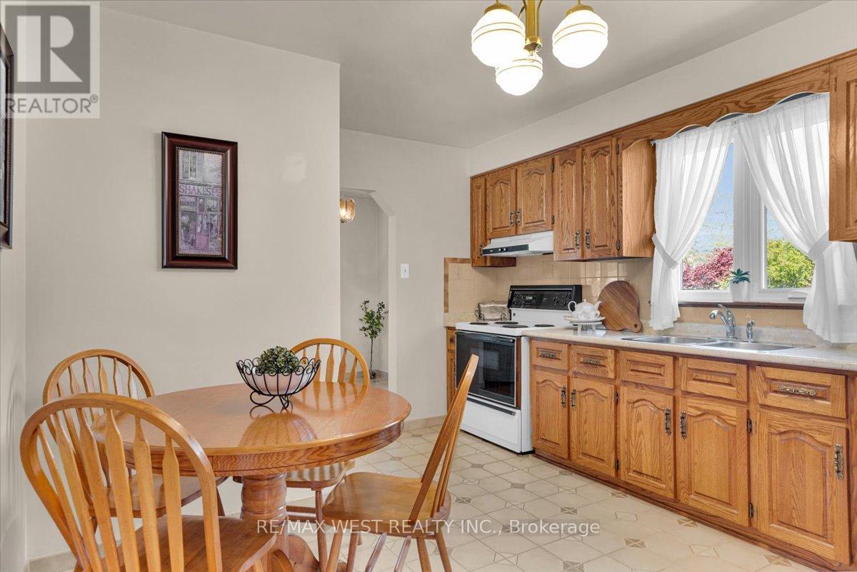1135 Islington Avenue, Toronto, Ontario  M8Z 4S3 - Photo 12 - W13183088
