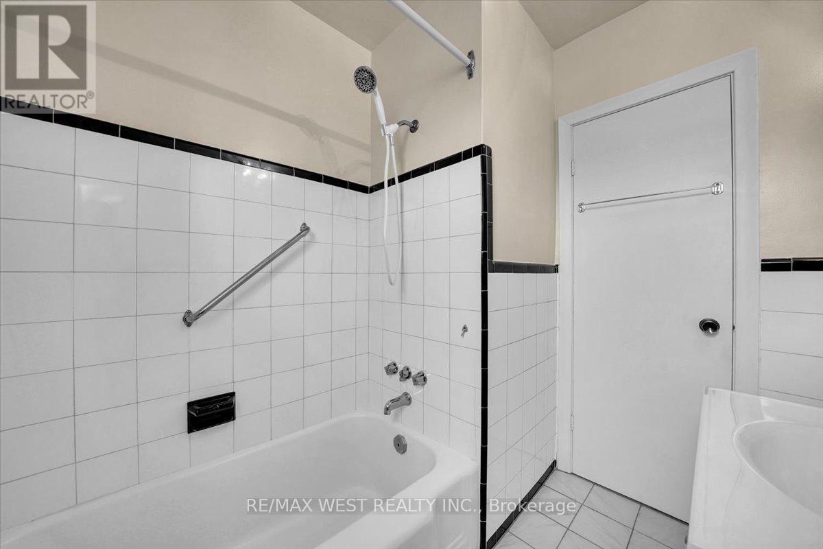 1135 Islington Avenue, Toronto, Ontario  M8Z 4S3 - Photo 21 - W13183088