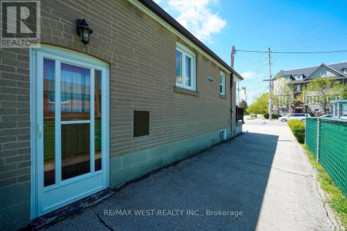 1135 Islington Avenue, Toronto, Ontario  M8Z 4S3 - Photo 31 - W13183088