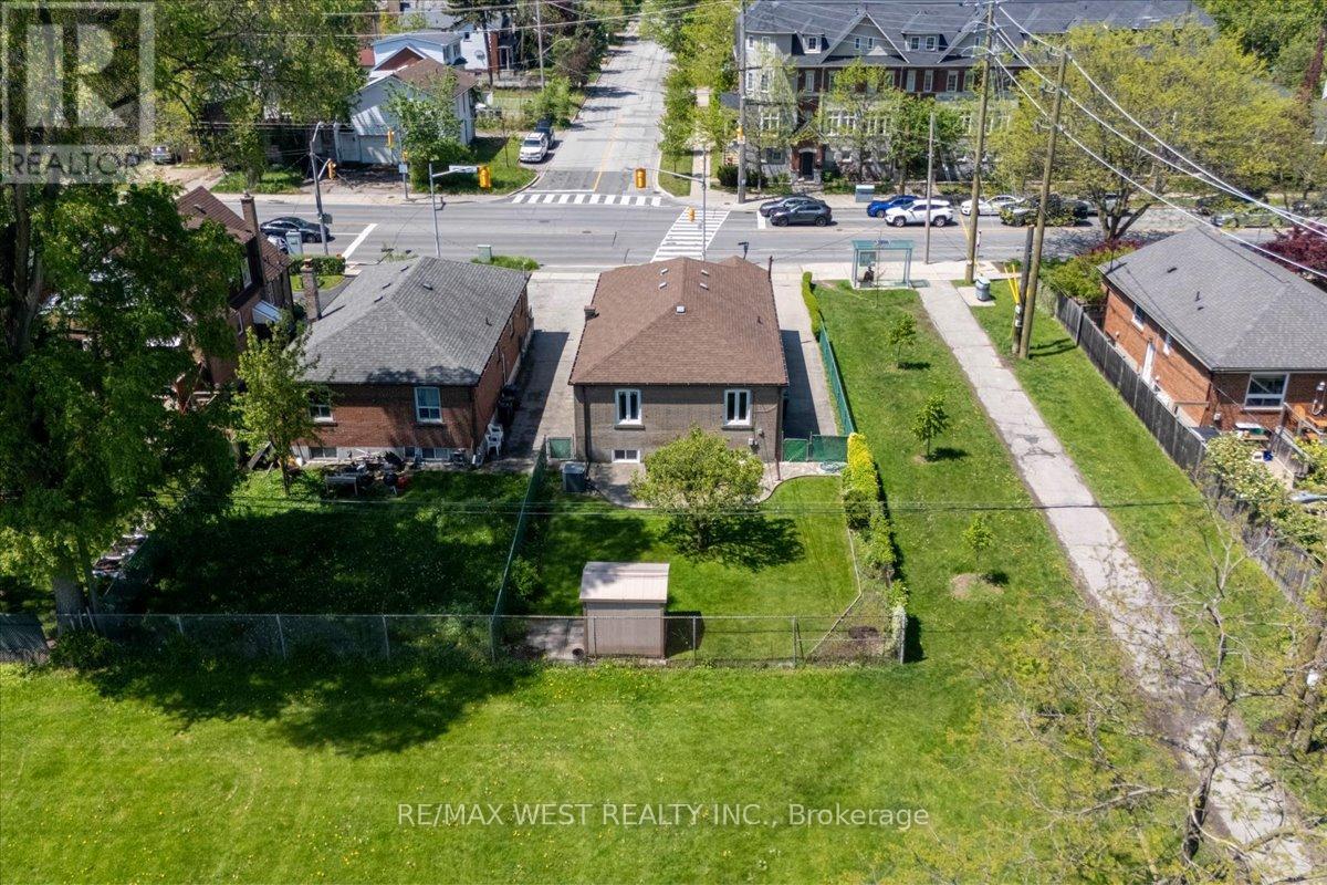 1135 Islington Avenue, Toronto, Ontario  M8Z 4S3 - Photo 40 - W13183088