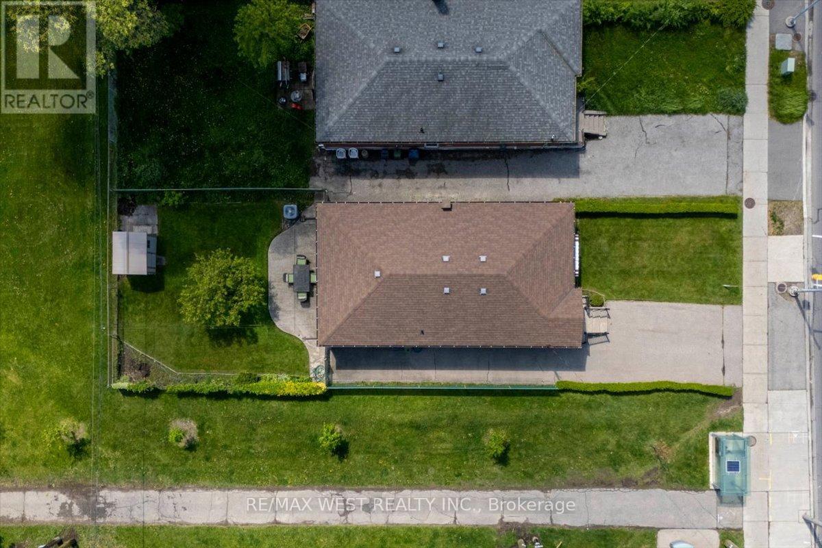 1135 Islington Avenue, Toronto, Ontario  M8Z 4S3 - Photo 41 - W13183088
