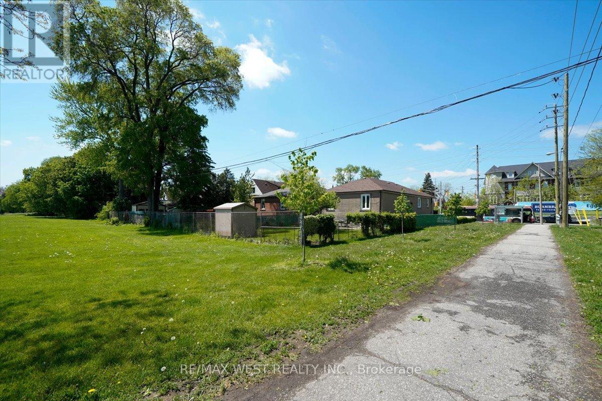 1135 Islington Avenue, Toronto, Ontario  M8Z 4S3 - Photo 43 - W13183088
