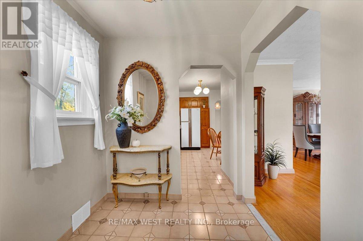 1135 Islington Avenue, Toronto, Ontario  M8Z 4S3 - Photo 5 - W13183088