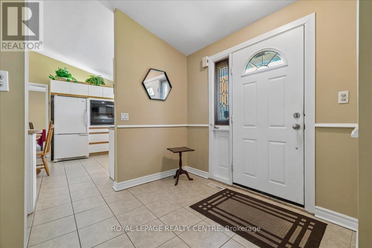 2613 Liruma Road, Mississauga, Ontario  L5K 1Y8 - Photo 3 - W13183190
