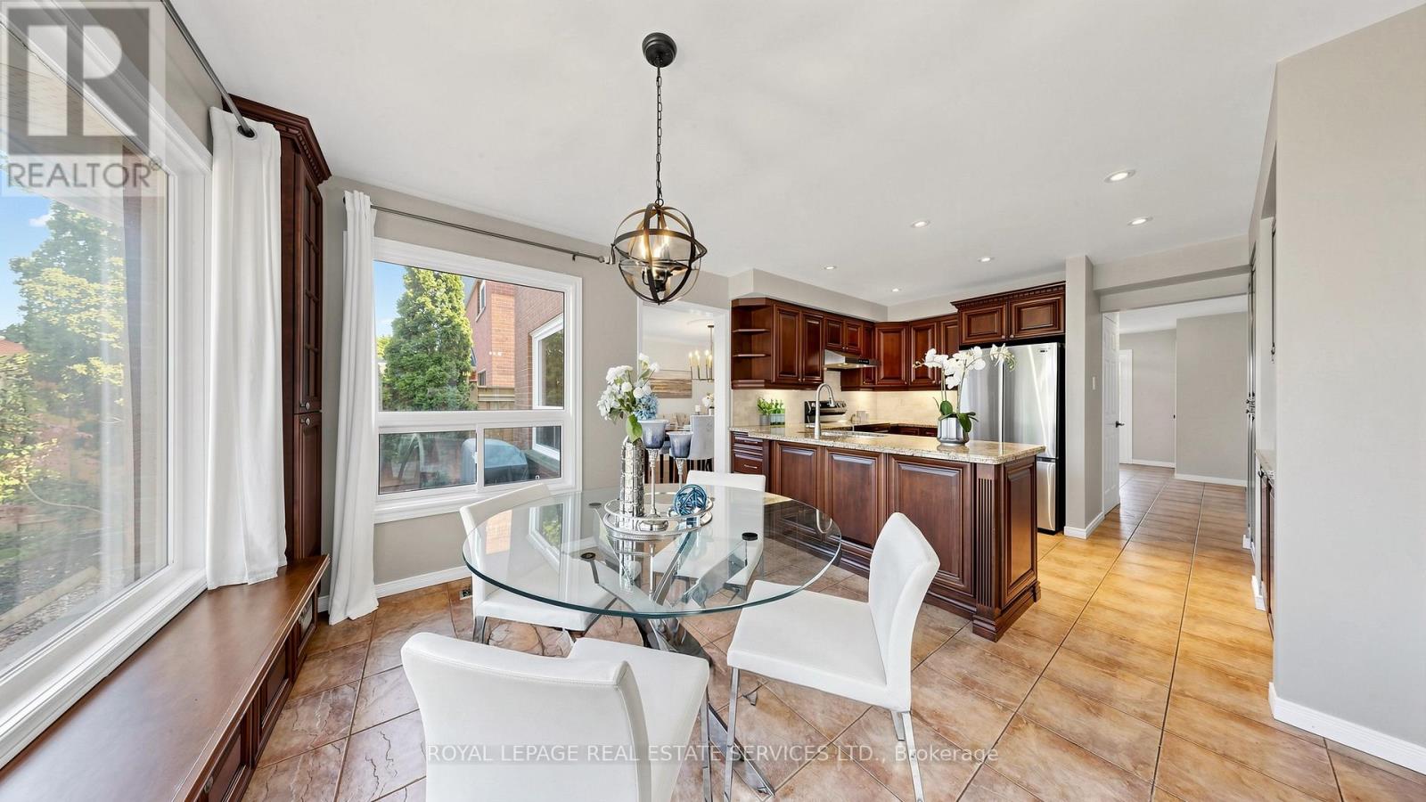 165 Warner Drive, Oakville, Ontario  L6L 6E7 - Photo 14 - W13183422
