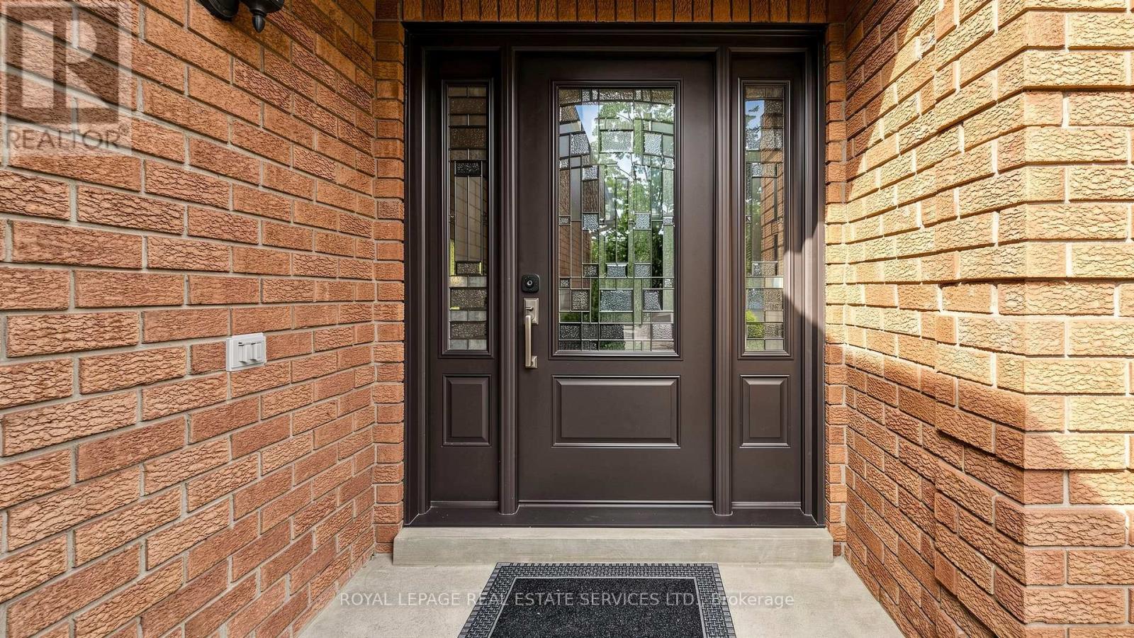165 Warner Drive, Oakville, Ontario  L6L 6E7 - Photo 3 - W13183422