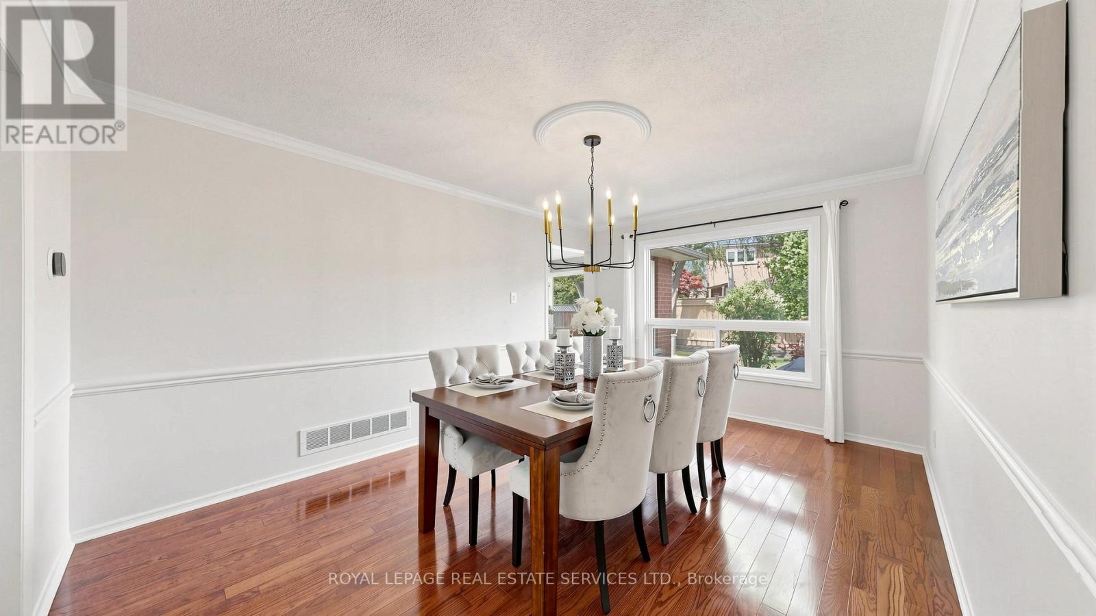 165 Warner Drive, Oakville, Ontario  L6L 6E7 - Photo 7 - W13183422