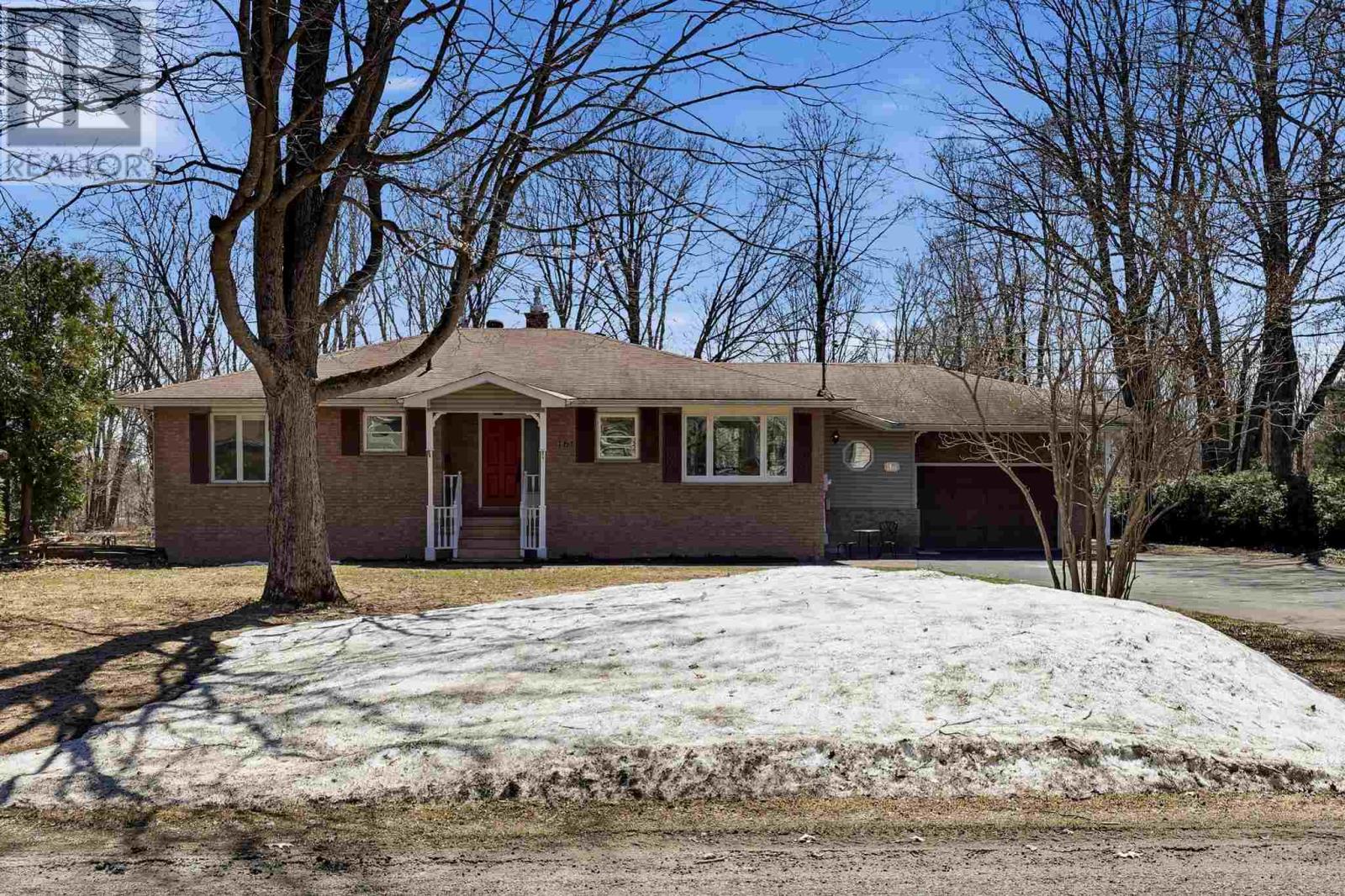 161 Mcqueen Rd, Sault Ste. Marie, Ontario P6C 6E3 - Photo 2 - SM260889