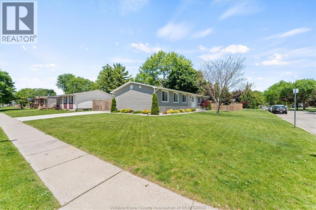 2895 Stillmeadow, Windsor, Ontario N8R 1M9 - Photo 2 - 26012254