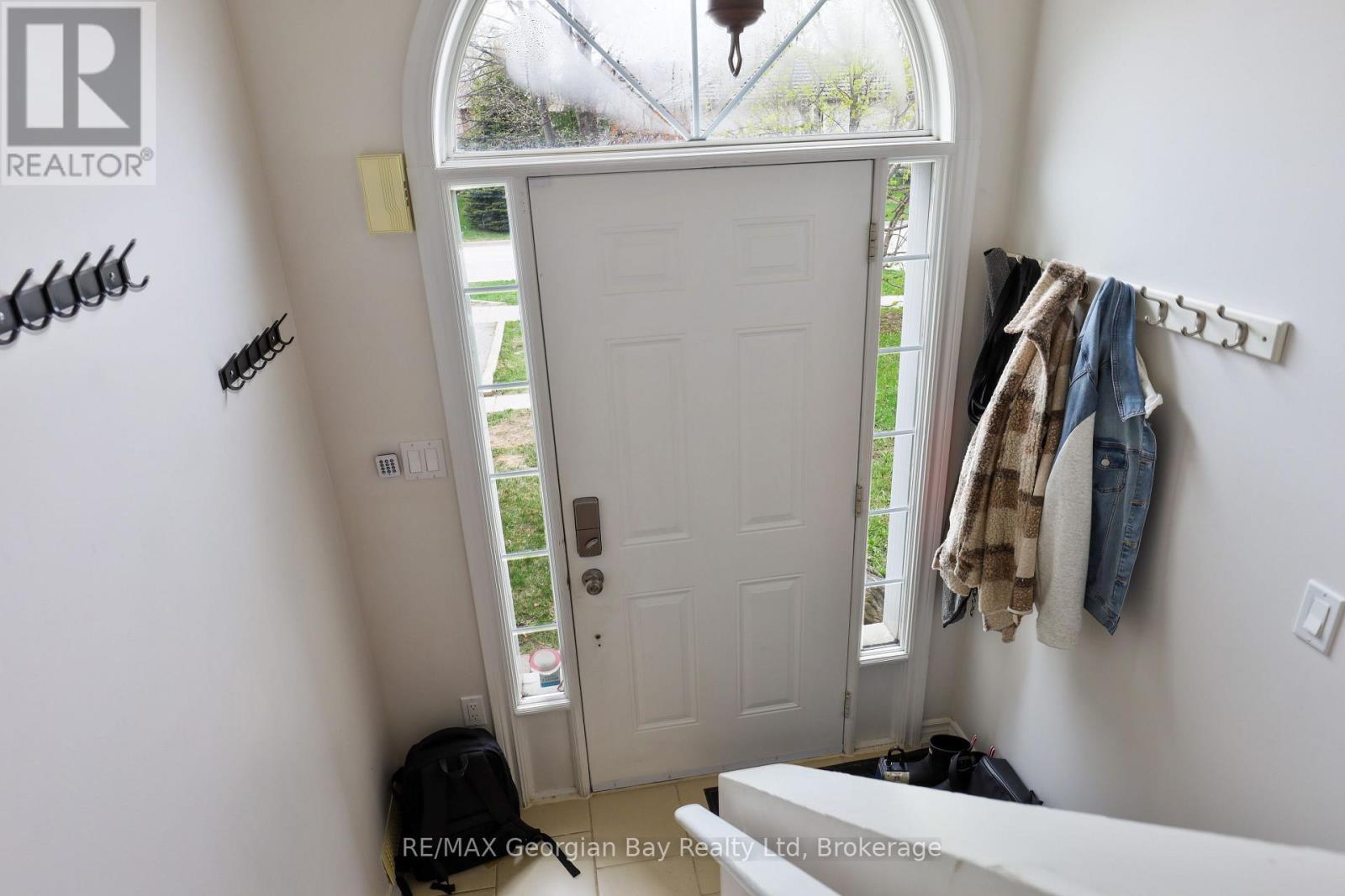 415 Irwin Street, Midland, Ontario  L4R 2V6 - Photo 3 - S13183952