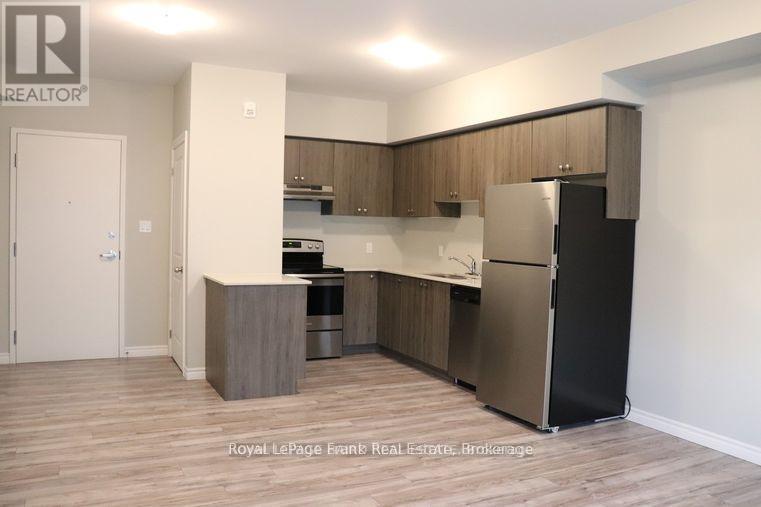 403 - 143 Bloor Street W, Oshawa, Ontario  L1J 1P5 - Photo 2 - E13184104