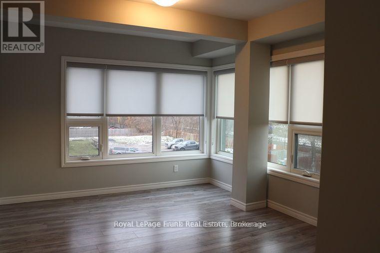 403 - 143 Bloor Street W, Oshawa, Ontario  L1J 1P5 - Photo 3 - E13184104