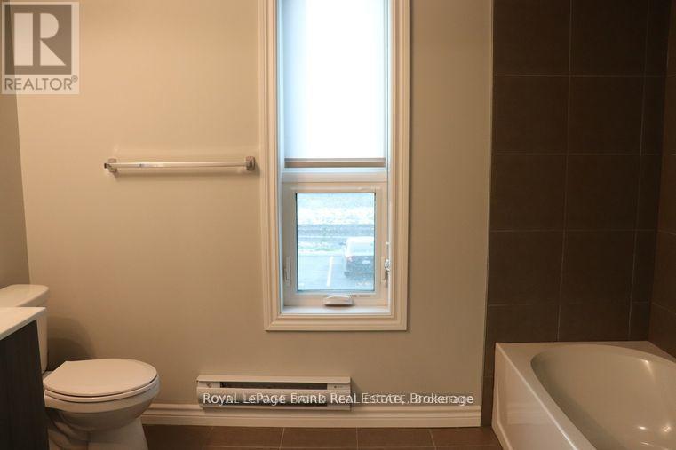 403 - 143 Bloor Street W, Oshawa, Ontario  L1J 1P5 - Photo 6 - E13184104