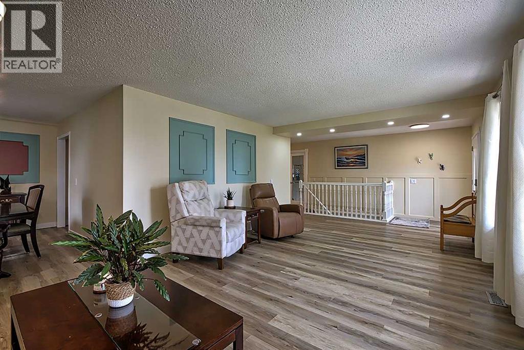 48 Deermont Way SE, Calgary, Alberta  T2J 5P3 - Photo 10 - A2313135