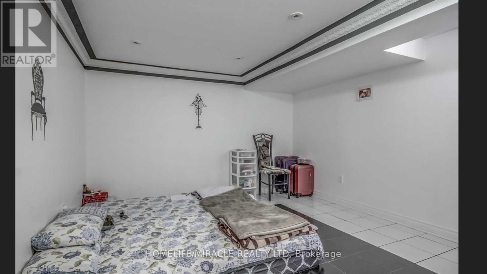 697 Brimorton Drive, Toronto, Ontario  M1G 2R7 - Photo 3 - E13184058