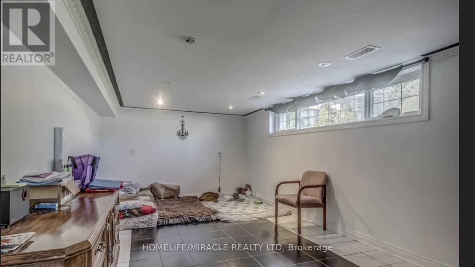 697 Brimorton Drive, Toronto, Ontario  M1G 2R7 - Photo 4 - E13184058