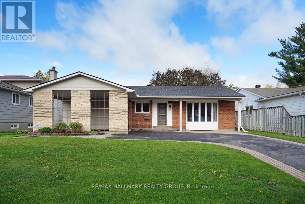 39 Parkwood Crescent, Ottawa, Ontario K1B 3J5 - Photo 1 - X13183728