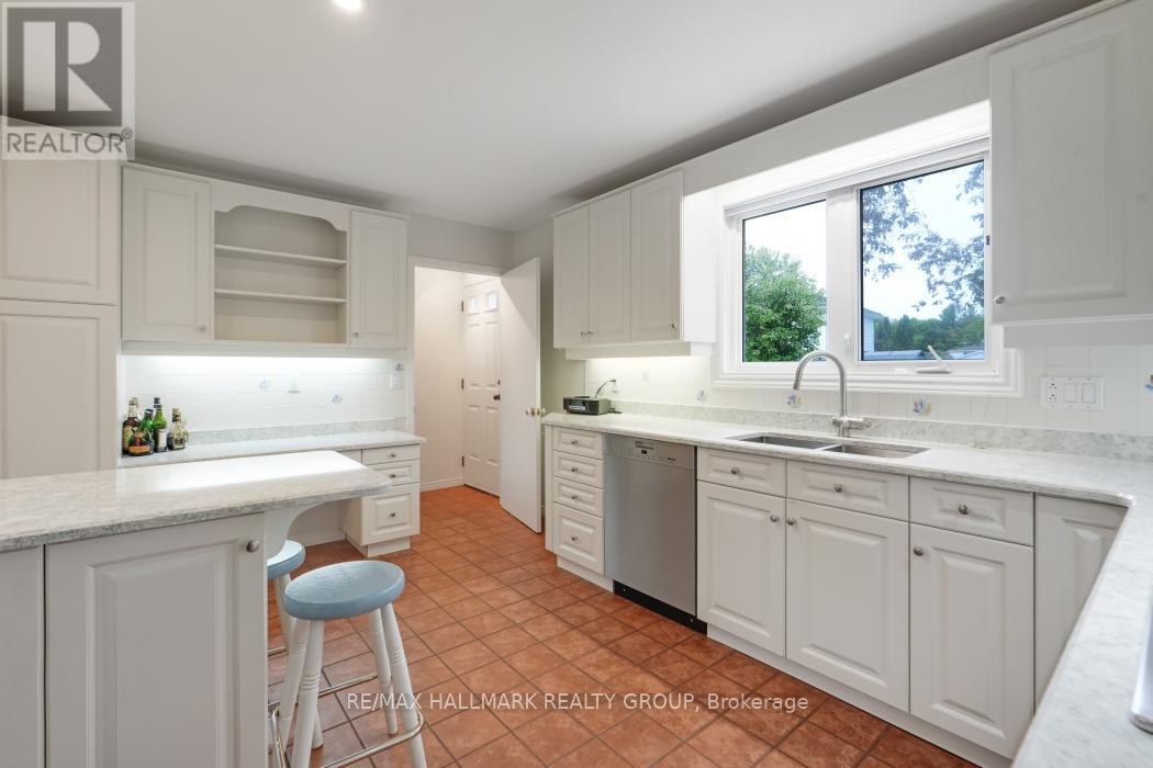 39 Parkwood Crescent, Ottawa, Ontario K1B 3J5 - Photo 11 - X13183728