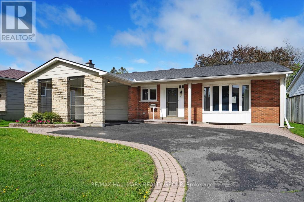 39 Parkwood Crescent, Ottawa, Ontario K1B 3J5 - Photo 2 - X13183728